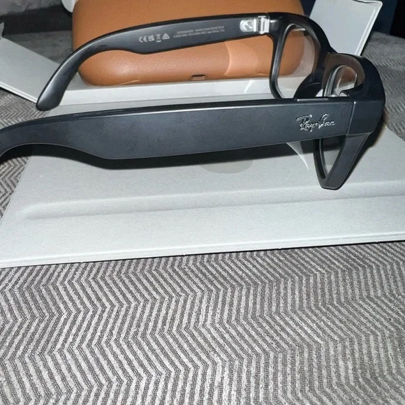 Ray-Ban Wayfarer Matte Black Sunglasses - Picture 6 of 9